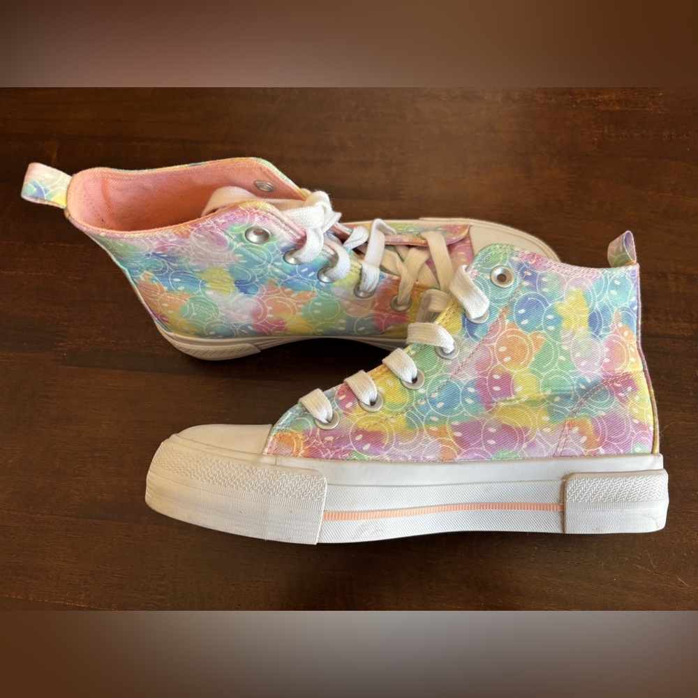 Wonder Nation Sneakers - Pretty Pastel Bubbles, on Canvas Hi-Tops. Size 5.